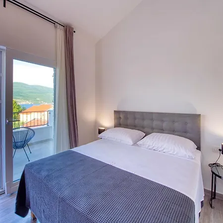 In With Pool Near The Sea 빌라 *