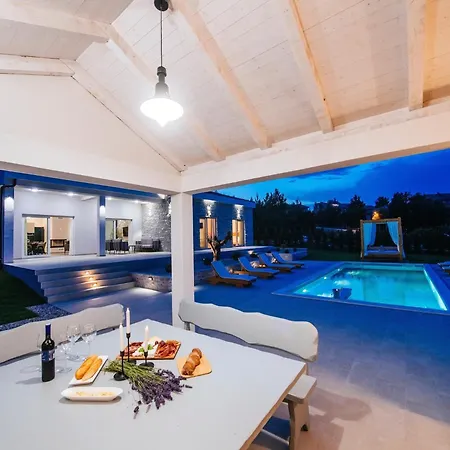 빌라 In With Pool Near The Sea Pridraga