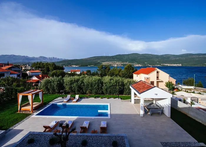 In With Pool Near The Sea Villa