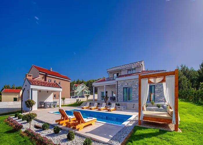 In With Pool Near The Sea Villa Pridraga