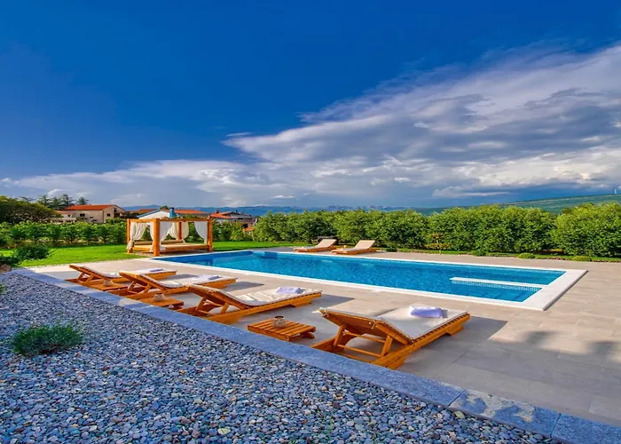 In With Pool Near The Sea Villa *
