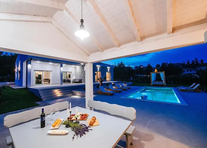 Villa In With Pool Near The Sea Pridraga