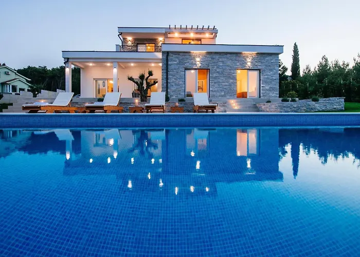 In With Pool Near The Sea * Pridraga