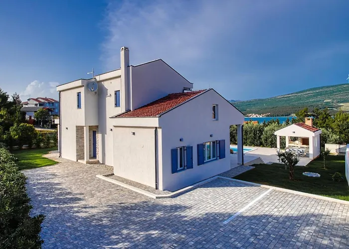 In With Pool Near The Sea * Pridraga