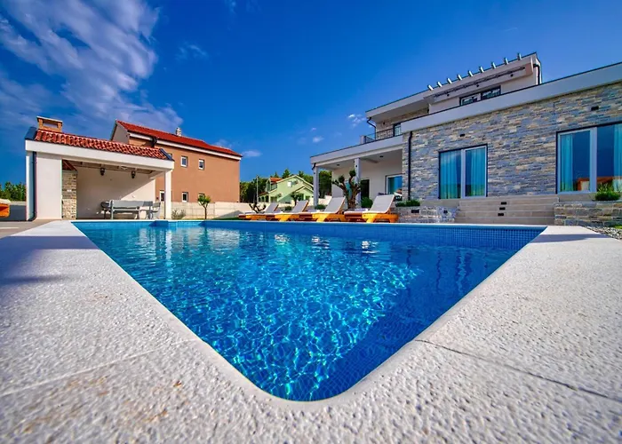 In With Pool Near The Sea Villa Pridraga