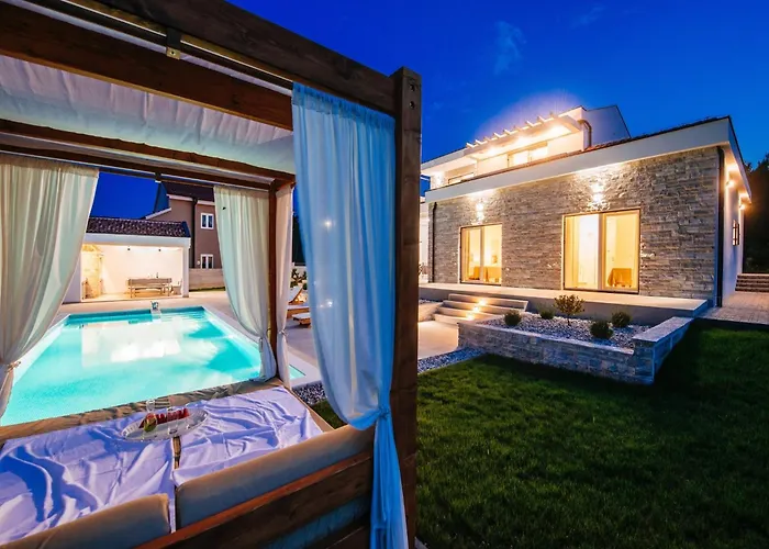 In With Pool Near The Sea Pridraga