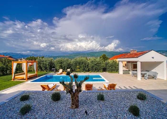 In With Pool Near The Sea Villa Pridraga