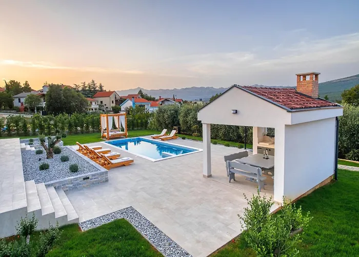In With Pool Near The Sea Pridraga