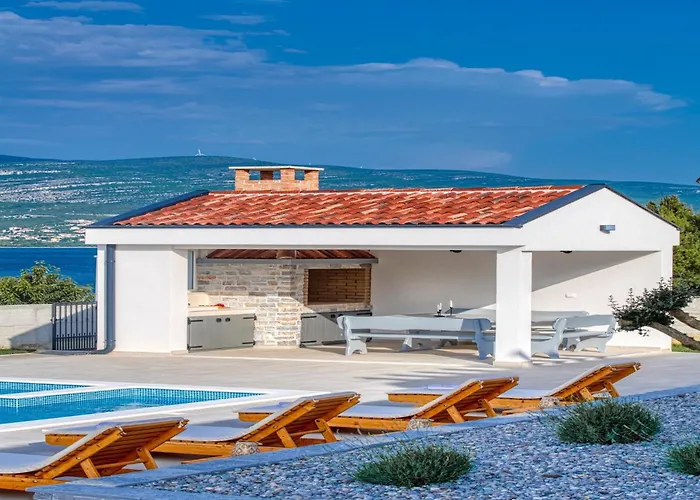 In With Pool Near The Sea Villa *