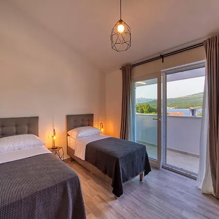 In With Pool Near The Sea *