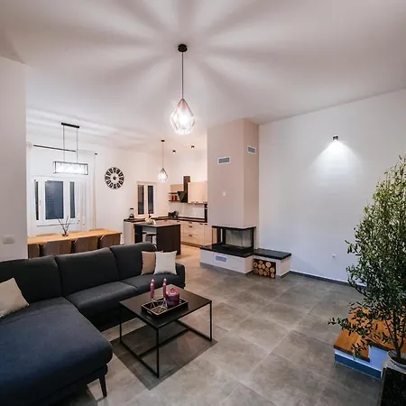 In With Pool Near The Sea * Pridraga