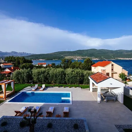 In With Pool Near The Sea Villa