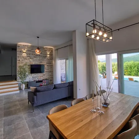 In With Pool Near The Sea *