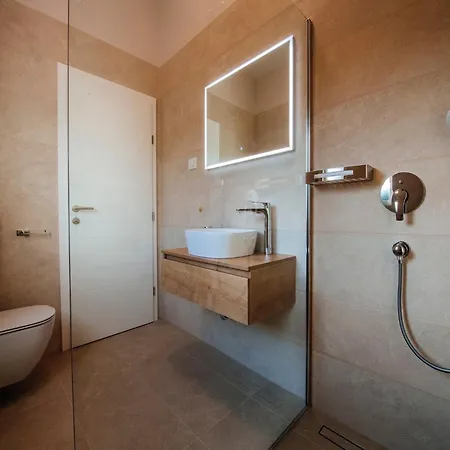 빌라 In With Pool Near The Sea