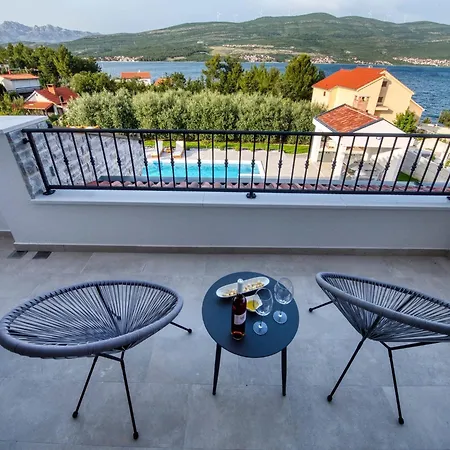 In With Pool Near The Sea 빌라 *