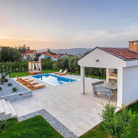 In With Pool Near The Sea Pridraga