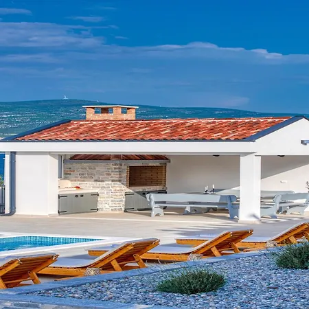 In With Pool Near The Sea 빌라 *